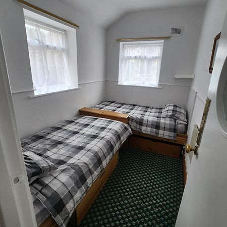 Queens Guest House Beeston  Extérieur photo