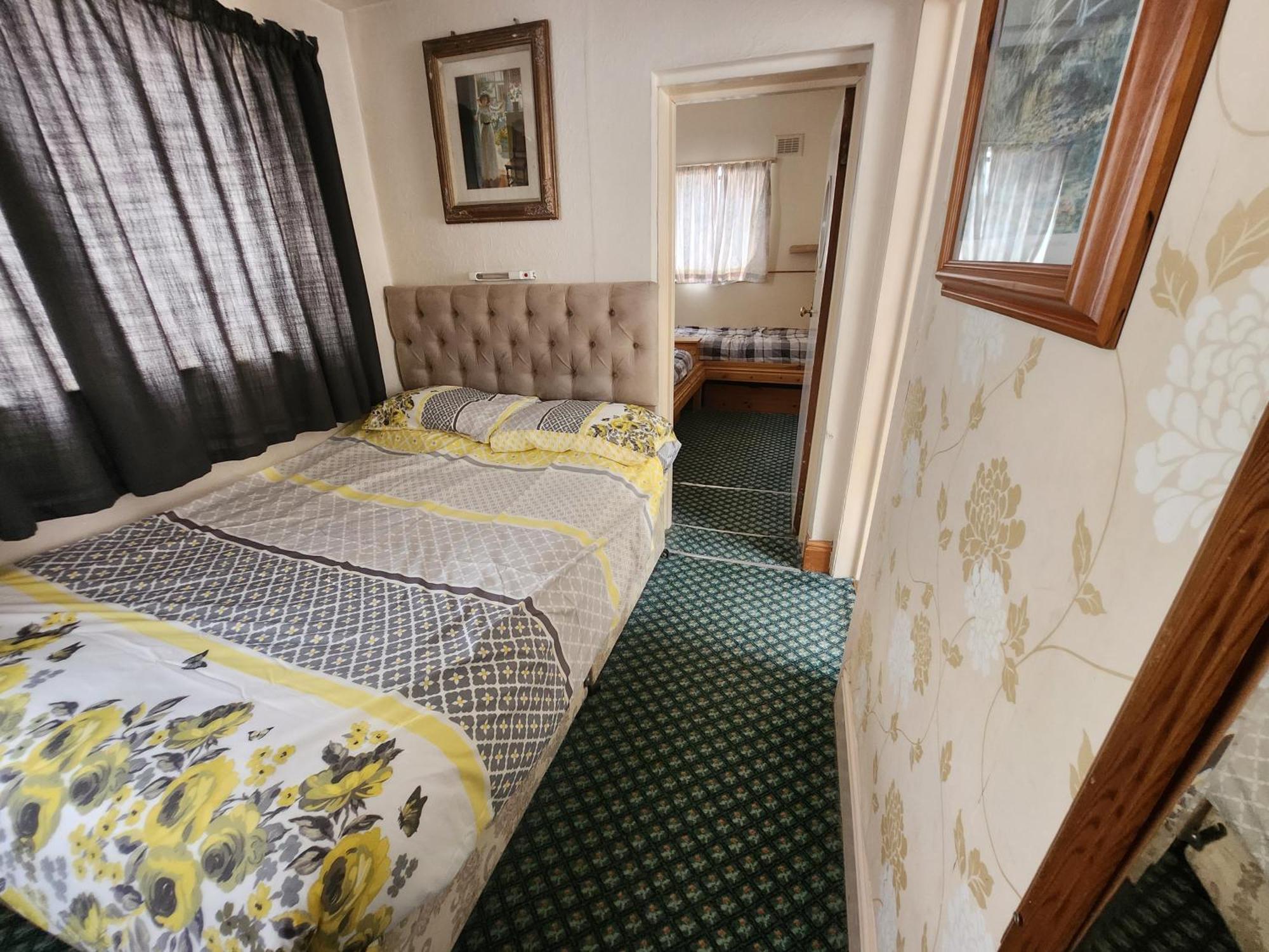 Queens Guest House Beeston  Extérieur photo