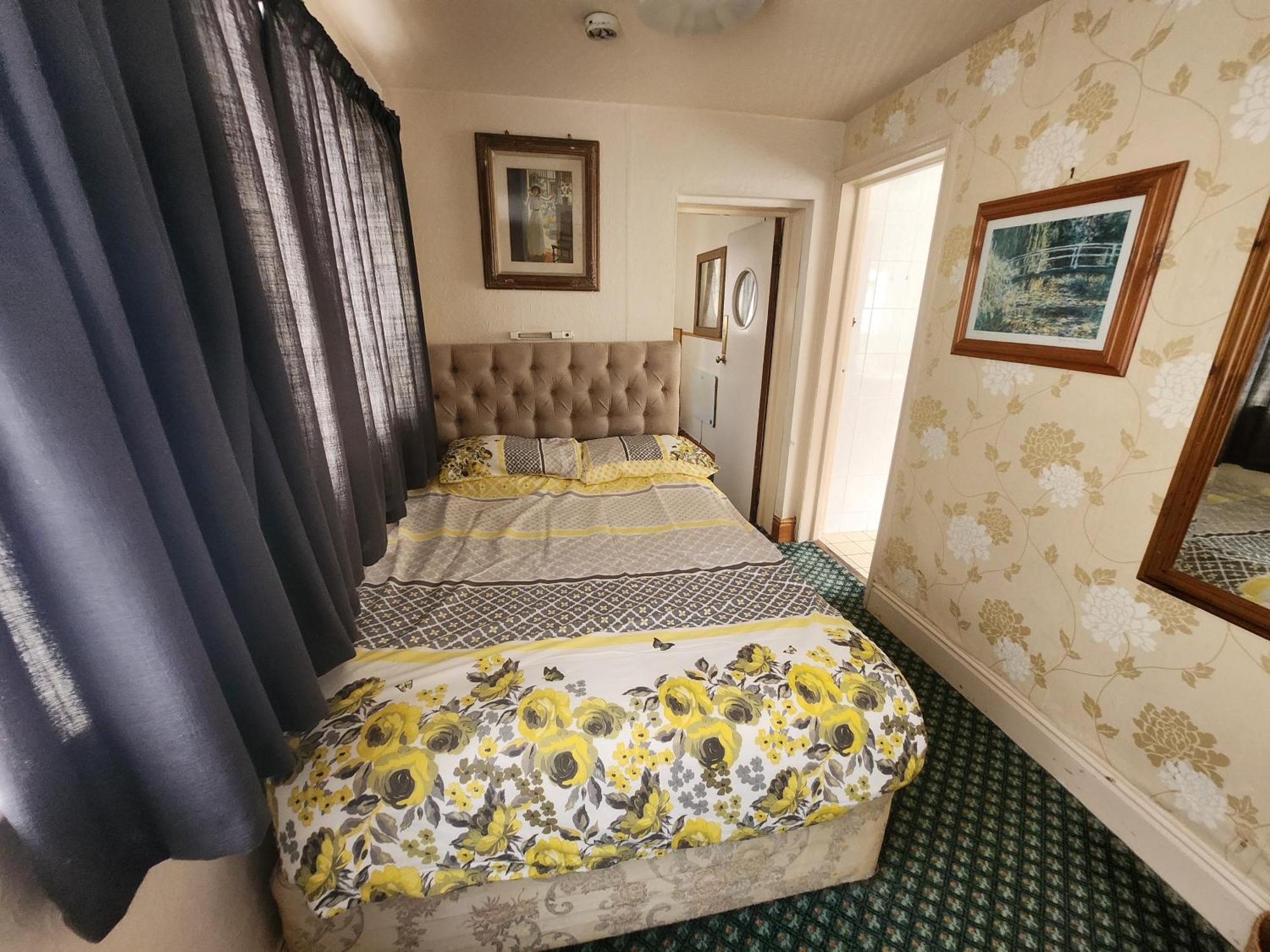 Queens Guest House Beeston  Extérieur photo
